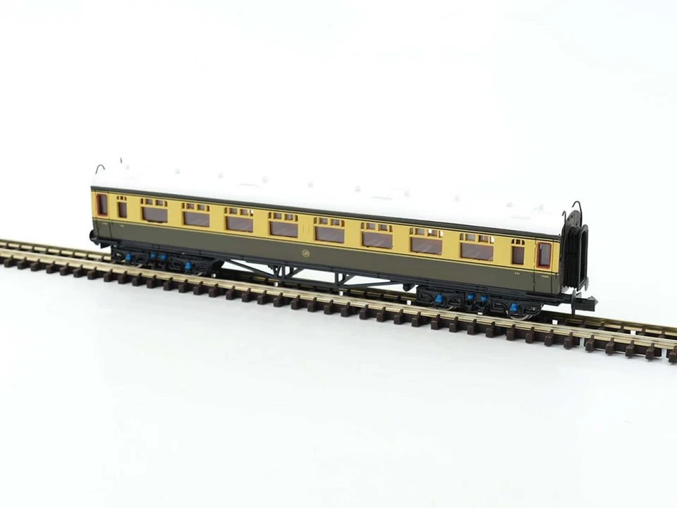 Dapol 2P-000-155  Collett Coach Third GWR Chocolate/Cream 581 N Gauge - Image 1 of 1