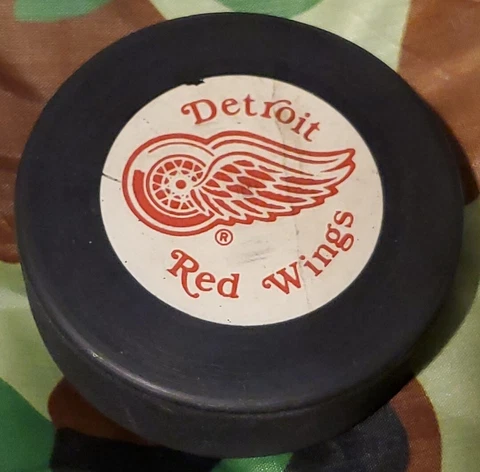 DETROIT RED WINGS NHL VINTAGE LICENSED PUCK INGLASCO MADE IN CZECHOSLOVAKIA 🇨🇿 Cover