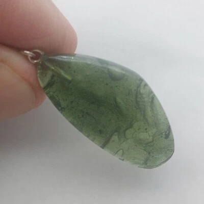 Colgante Cabujón Moldavita - 4.3gr/21.5ct - Perforado con Lados Pulidos - Crudos con Certificado de Autenticidad Foto 1 de 4