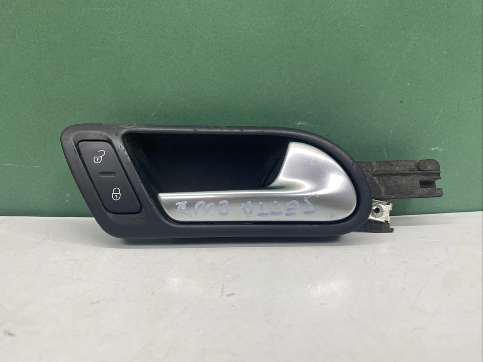 Volkswagen Jetta 2007 manija de puerta de pasajero delantera o trasera derecha OEM Foto 1 de 4