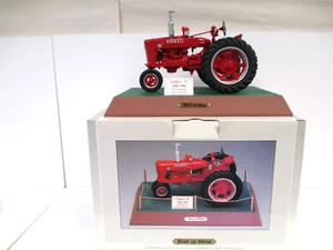 SPEC CAST - McCORMICK-DEERING FARMALL M FARM TRACTOR - BEST OF SHOW - 1/16 RESIN - Picture 1 of 17
