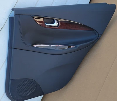 Panel de puerta trasera negro para pasajeros Infiniti QX50 2016-2017 Foto 1 de 4