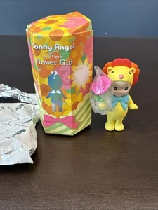 Mini estatuilla de juguete Sonny Angel Flower Gift Series Daisy Lion naranja - nueva con caja - Imagen 1 de 6