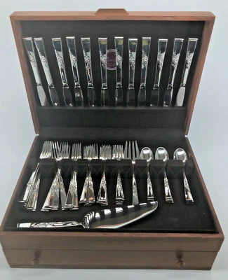 Clásico Rose de Reed & Barton Plata de Ley 67 piezas Servicio para 12 con Pecho Foto 1 de 4