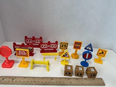 Vintage Mixed Lot Plastic Road and Construction Toy Signs Lot of 16 - Image 1 of 4