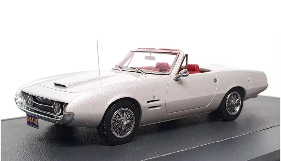 Matrix 1/43 Scale MX10701-031 - 1966 Ghia 450SS Convertible - Silver - Image 1 of 4
