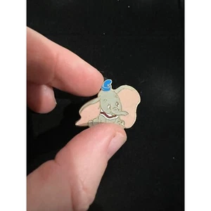 Walt Disney Sitting Dumbo with Blue Hat Trading Pin 2000 - Picture 1 of 1