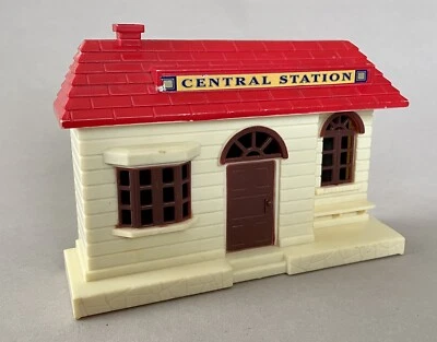 Vintage GOLDLOK TOYS Plastic Model Train CENTRAL STATION No. 9668 FREE SHIPPING - Image 1 of 4