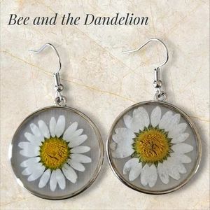 Large Daisy Dried Flowers Summer Dangle Earrings - Picture 1 of 5