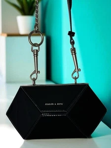 Charles & Keith Black Geometric Patent Crossbody Bag – Excellent - Picture 1 of 7