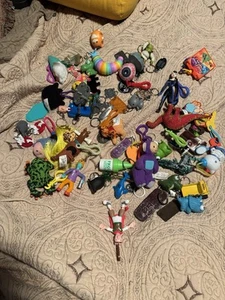 Huge Keychain Lot Of 80+ Keychains Some Vintage - Picture 1 of 7