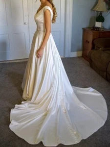 Christina Wu Wedding Dress Style No. 18094 Size 4 - Picture 1 of 11