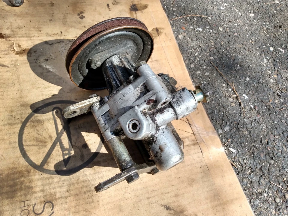 BMW 635CSi 1985 (E24) bomba de dirección asistida (usado) Foto 1 de 4