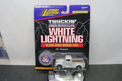 JOHNNY LIGHTNING TRUCKIN AMERICA WHITE LIGHTNING 1940 FORD TRUCK LOW  #051 ! - Image 1 of 4