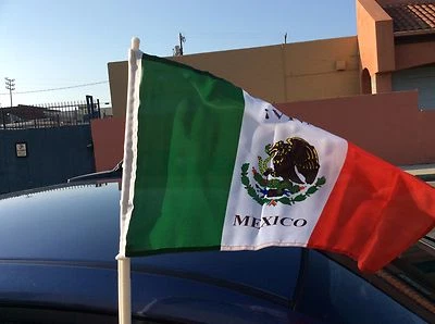 Bandera de coche aficionado al fútbol de doble cara de México. Foto 1 de 3
