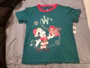 NEW Disney  Mickey’s Very Merry Christmas Party 2023 Green T-Shirt Youth M(7/8) - Picture 1 of 5
