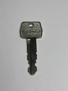 Llave de coche Ford vintage - Llave de encendido cortada OEM familia de coches finos logotipo - Imagen 1 de 2