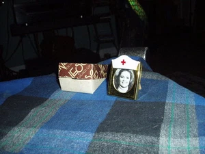 Vintage ENESCO NURSES HAT Miniature Brass PICTURE FRAME W/ Original Box Unique ! - Picture 1 of 6