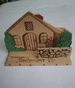Ancien porte lettre en bois pyrographie chalet jardin Montpellier Vermont - Photo 1/8