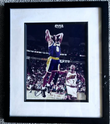 Foto firmada 8x10 de Kobe Bryant 1996-97 autógrafo auténtico novato Lakers radiocontrol automático Foto 1 de 4