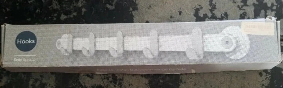 Ganchos de pared/puerta de aluminio Sabi by Honey Can Do, 60 cm, gris Foto 1 de 1