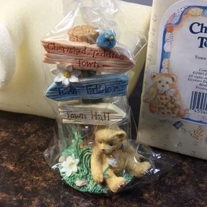 Enesco Cherished Teddies by Priscilla Hillman #CRT109 TOWN TATTLER SIGNAGE - Picture 1 of 4
