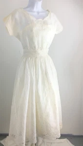 Vintage 1950's Off White Organdy Eyelet SS Dress Full Skirt & Full Slip Sz XS-S - Picture 1 of 12