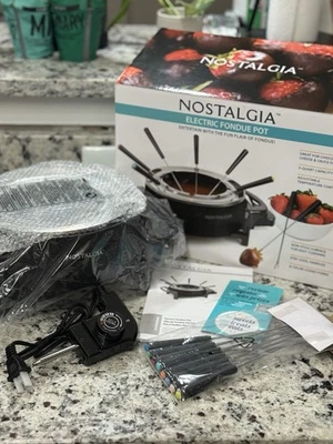 NUEVO Juego de Olla de Fondue Eléctrica Nostalgia 3 Cuartos para Derretir Chocolate y Queso Foto 1 de 4