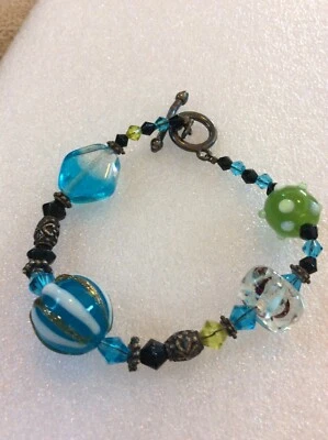 ¡BONITO! "Pulsera gruesa de 8"" con broche de palanca de peltre con cuentas de vidrio turquesa/verde" Foto 1 de 4