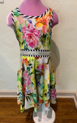 全新 Hannah 香蕉女孩五颜六色花卉印花连衣裙 带亮片腰带 — 第 1/2 张图片