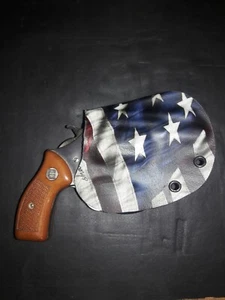 Fondina Kydex modello Taurus 605 con 2 ° emendamento / grafica bandiera americana - Foto 1 di 2