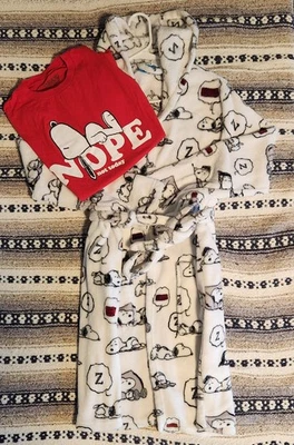 Snoopy Peanuts Bata de Felpa y Camiseta Gráfica Conjunto de Pijama para Mujer Talla S/M Foto 1 de 4
