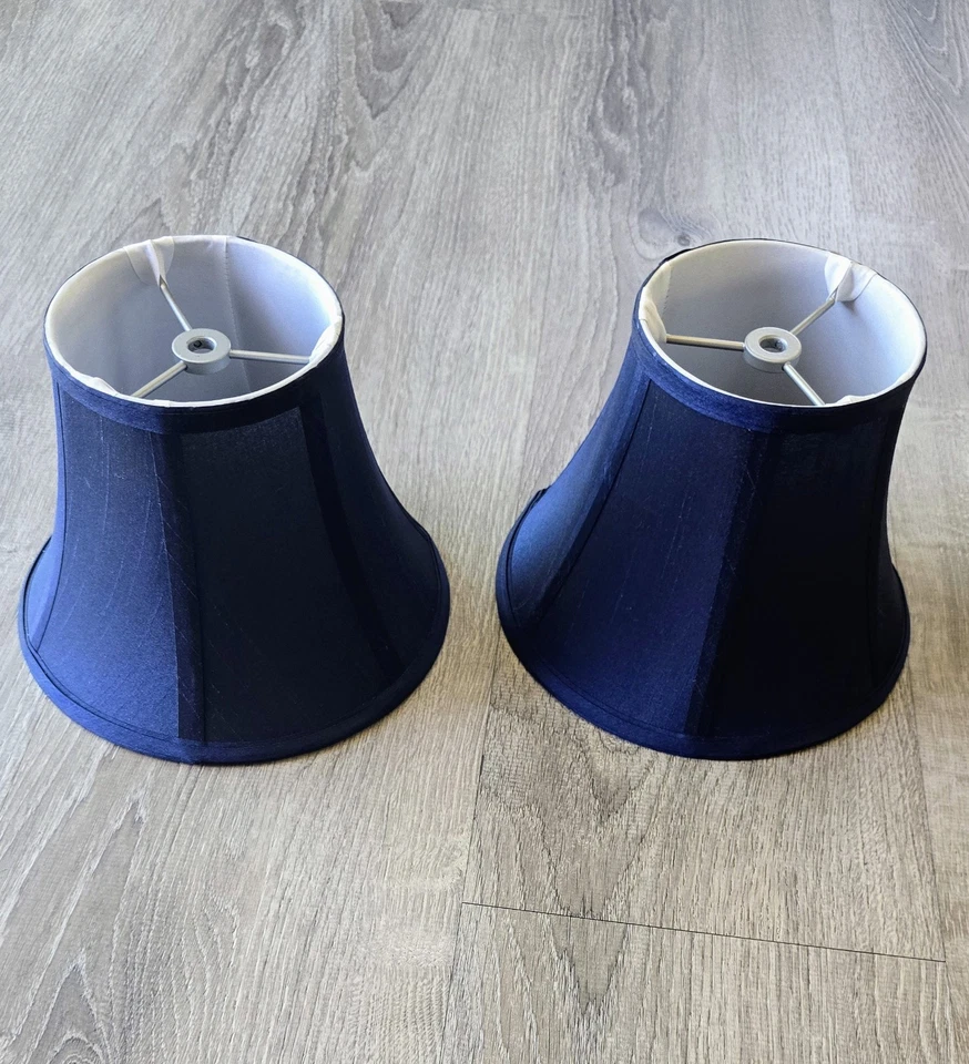 2- Abajur de tecido de cetim azul abajur aranha / 6 3/4" de altura tradicional  - Imagem 1 de 4