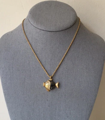 Collar Christian Dior 'Motivo de Pez' Esmalte y Estrás Tono Dorado (18 pulgadas) Foto 1 de 4