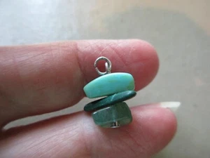 PRETTY VINTAGE SILVER TONE JADE GREEN TURQUOISE POLISHED STONE FOB CHARM PENDANT - Picture 1 of 3