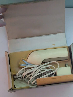 vintage singer cordless deluxe electric scissors tested and working - Image 1 of 4