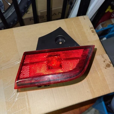 Genuine Mitsubishi Shogun Sport Rear Bumper Reflector Light 2019- 2021 - Image 1 of 2