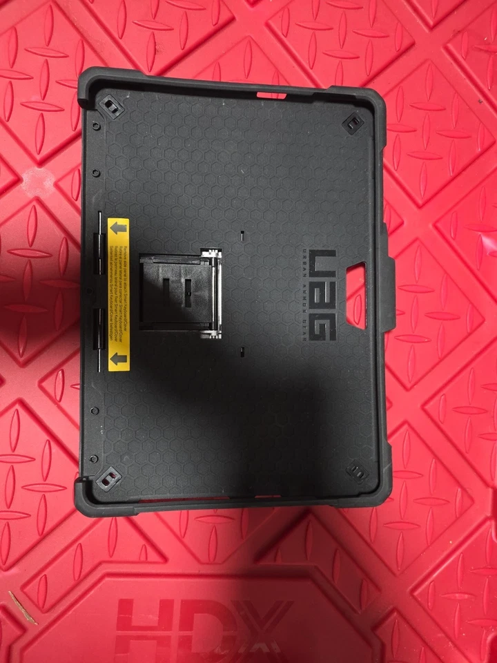 Funda protectora Urban Armor Gear Metropolis para Microsoft Surface Go - Negra Foto 1 de 2