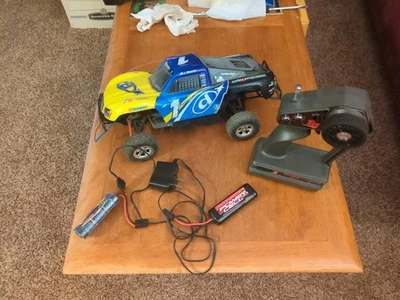 Traxxas SLASH 1/16th Scale 4x4 Vintage - Image 1 of 4