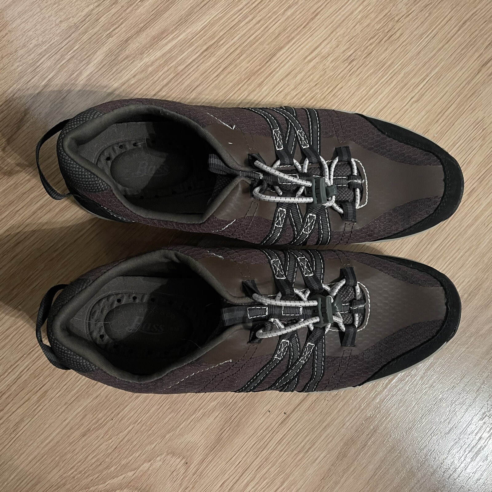 mens water shoes size 10.5