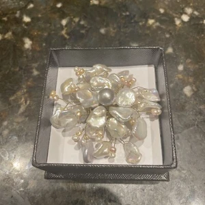 Broche de perlas hecho a mano de aspecto vintage - Imagen 1 de 6