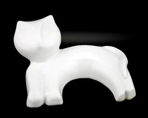 Lovely Porcelain Blanc de Chine All White Stylised Cat Figurine - Picture 1 of 3