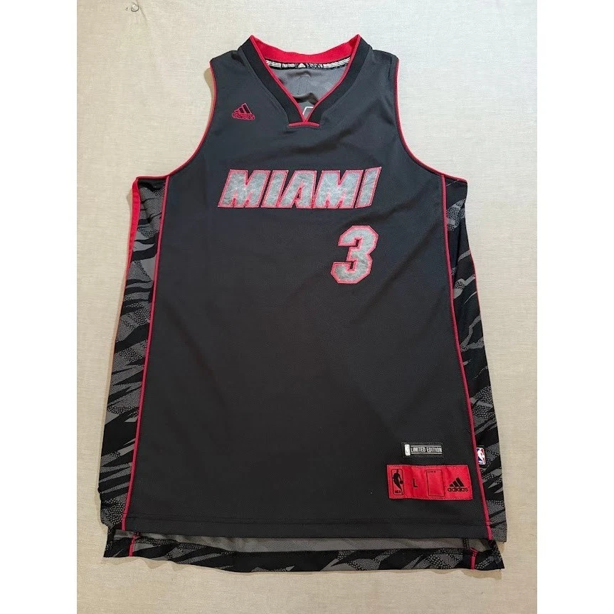 Camiseta Adidas Miami Heat Dwyane Wade 2012 negra roja camuflada edición limitada para hombre L Foto 1 de 4