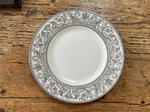 Wedgwood Florentine Platinum 9" Dragon Plate - Picture 1 of 3