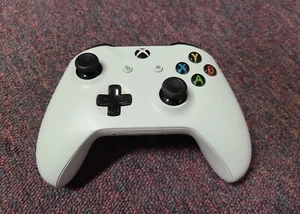 Microsoft Xbox One Wireless Bluetooth Controller White Model 1708 (Teted&Works) - Picture 1 of 10
