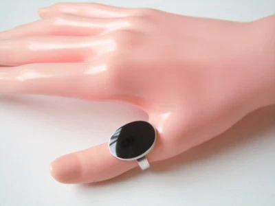 925 Argento Sterling Anello Onice Nero Ovale 4,4 G / Rg 54 - Immagine 1 di 4