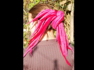 Rastas rojas y rosadas - 16 temores de lana merino fieltro hechas a mano - Imagen 1 de 1