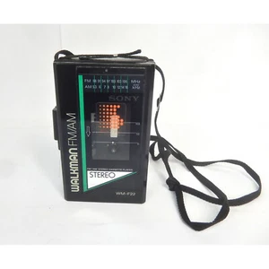 WALKMAN SONY WM-F22 CASSETTE ET RADIO AM/FM - Foto 1 di 6