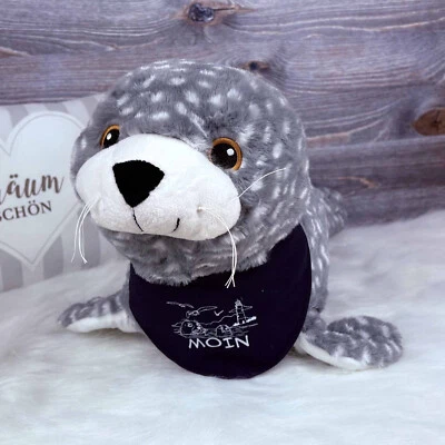 Plüsch Seehund gestickte Augen grau mit Tuch MOIN 60cm Kuscheltier Robbe maritim - Bild 1 von 2