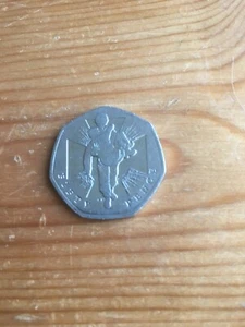 50p Münze - 2006, Victoria Cross Anniversary, Wounded Soldier, World War - Bild 1 von 2
